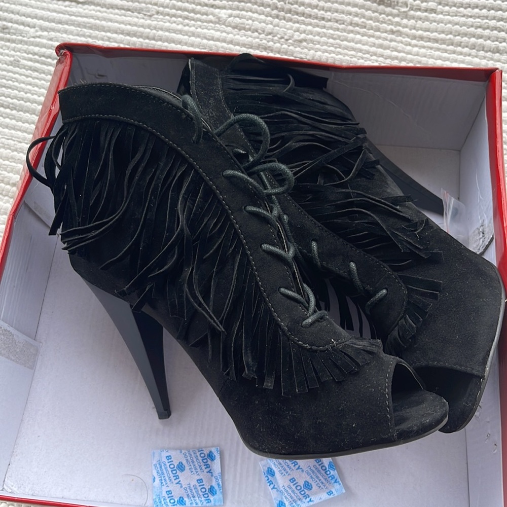 Black fringe peekaboo toe BOOTIES 8.5